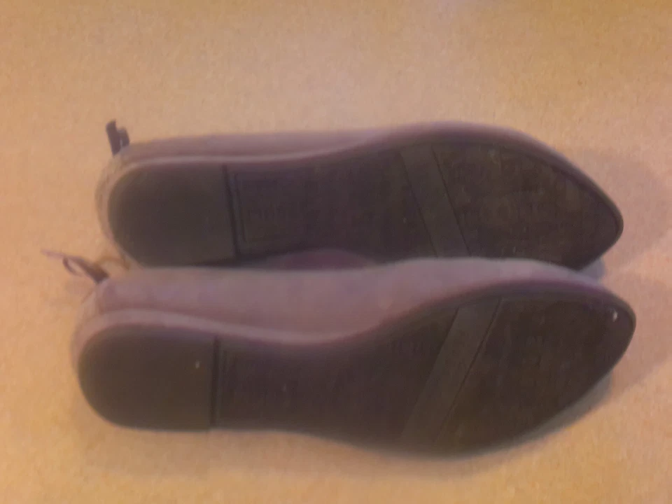 Fergalicious by Fergie Gray Faux Suede Ballet Flat Size 6 Pointed Toe Foto 4 de 4