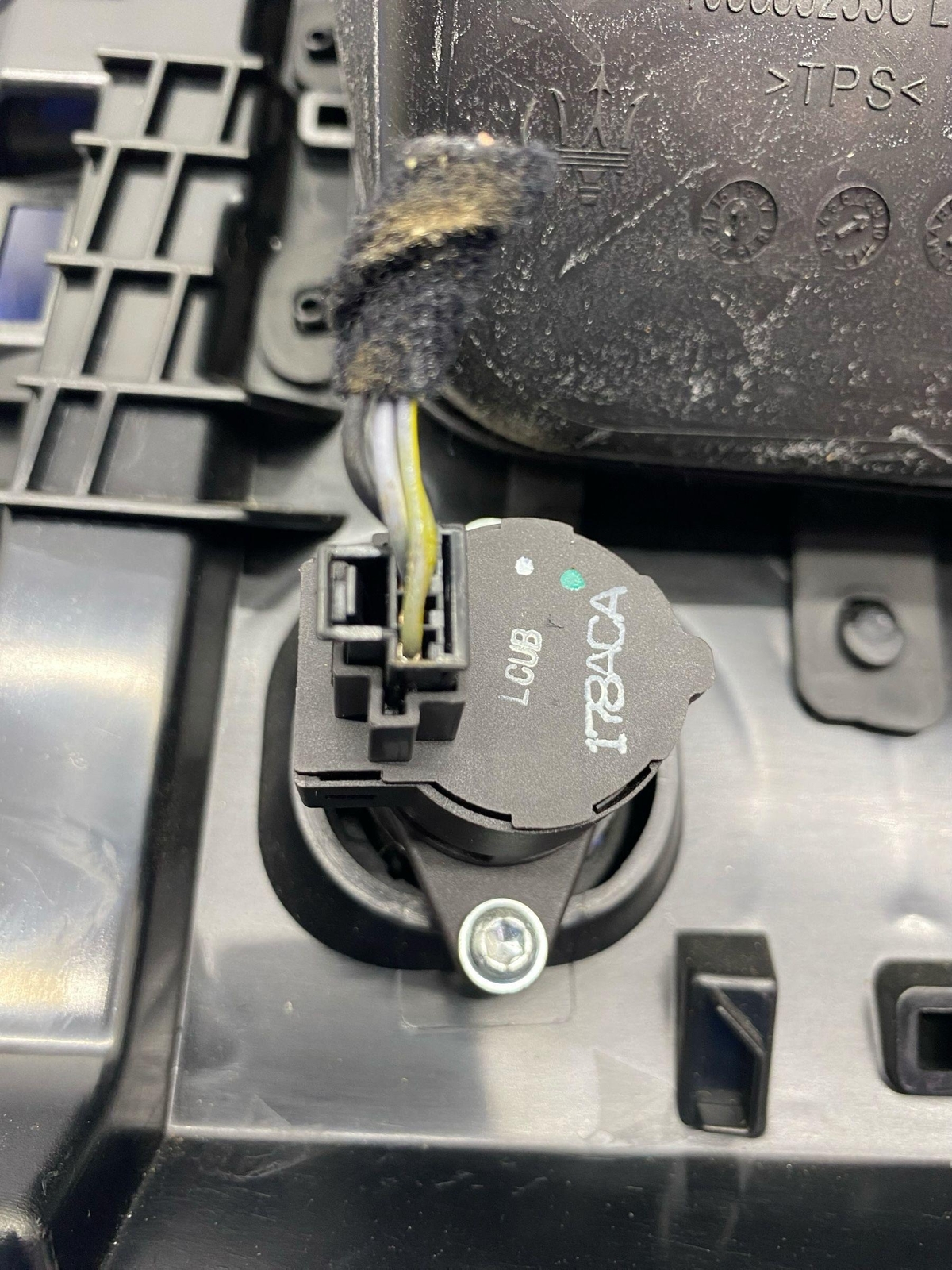 2017-2020 MASERATI LEVANTE M161 FRONT LEFT LOWER PANEL W/HEADLIGHT &START BUTTON