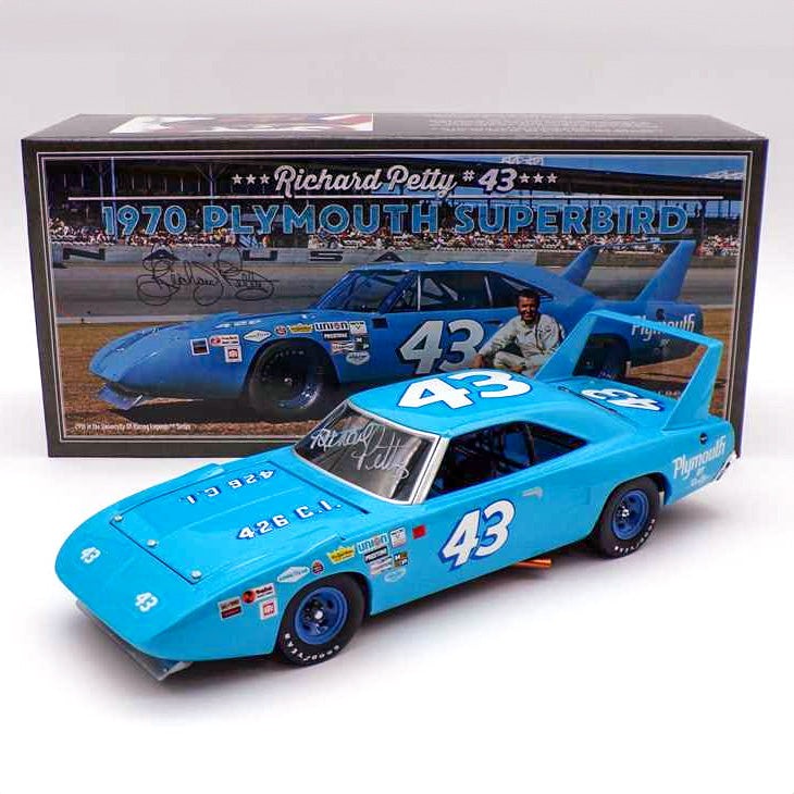 Richard Petty Autographed Plymouth Superbird 1:24 Standard 1970 Diecast Car