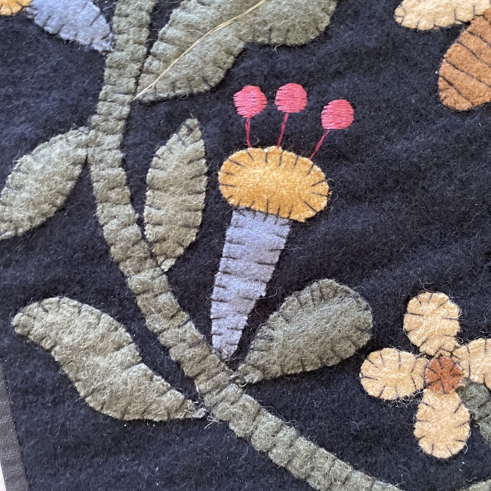 WOOL Hand Appliqué Tree, Flowers FOLK ART WOOL LARGE RUG 4’X6’ Rare