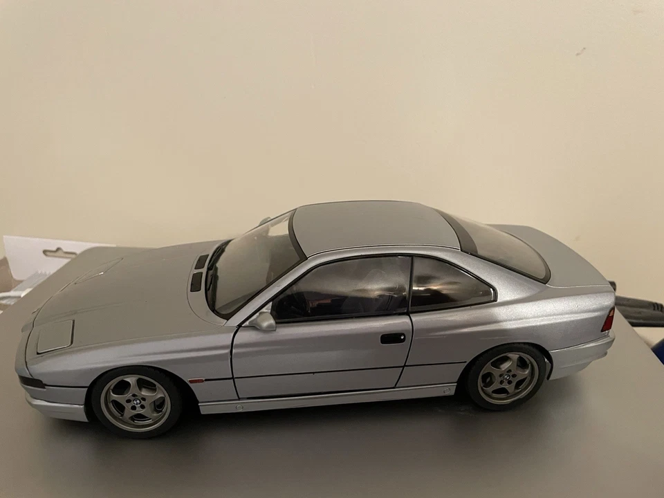 1/18 BMW Serie 8 850 CSi (E31) 1992 coche modelo diecast plateado de Solido S1807004 Foto 4 de 4