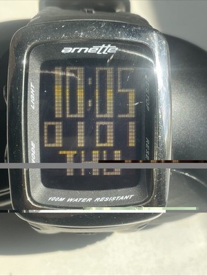 Arnette Men's Digital Watch AR02001 - working , with damaged buttons
