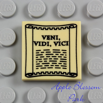 n！ NEW Lego VENI VIDI VICI SCROLL 2x2 Printed TAN FLAT TILE Roman