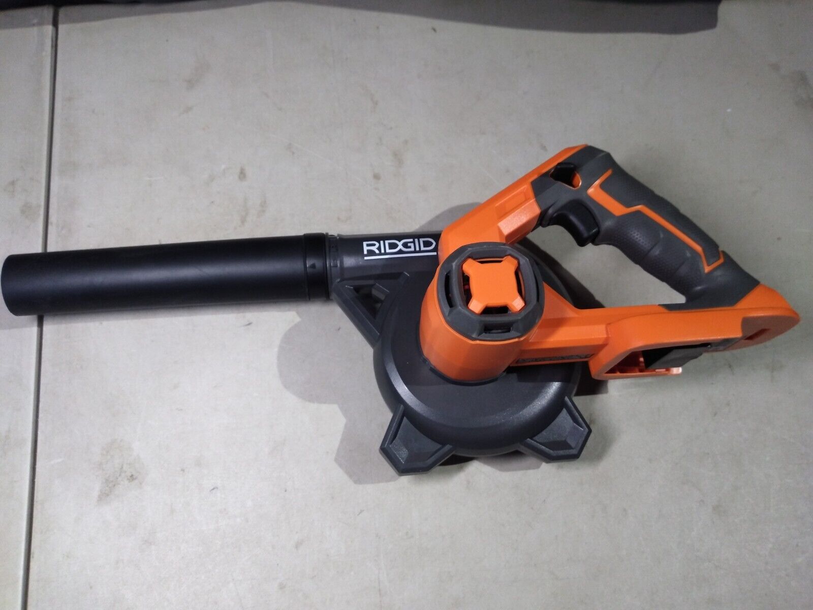 RIDGID 18V Lithium-Ion Cordless Compact Jobsite Blower with