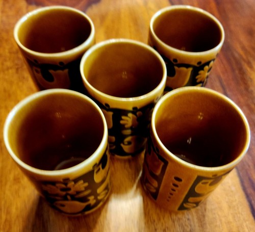 Set Of 5 MCM Floral Bird and Fish Studio Art Pottery Tea Cups Vintage Tumblers - Picture 5 of 7