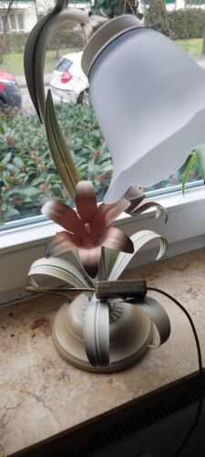 Tischlampe mit Gestell aus Eisen , Glasschirm in Beige / Grün - Bild 1 von 11
