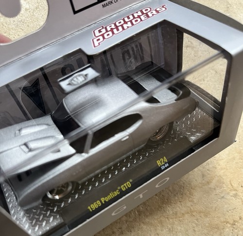 M2 Machines 1:64 Ground-Pounders - 1969 Pontiac GTO (Silver) R24 23-04 - Picture 2 of 3