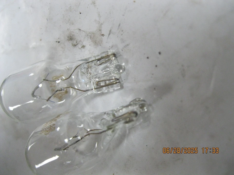 2 Multi Purpose Light Bulbs ACDelco 921LL 22692679 (2 pack) Foto 2 de 3
