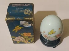 AVON DECANTER ORIENTAL EGG DELICATE BLOSSOMS CHARISMA COLOGNE 1OZ EMPTY WITH BOX