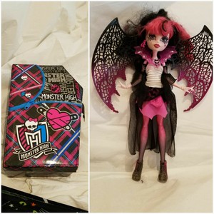draculaura doll with wings