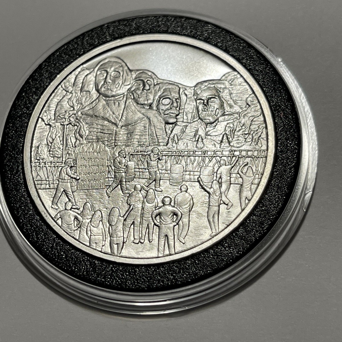 Mount Rushmore Shrine Of Democracy Coin 1 Troy Oz .999 Fine Silver