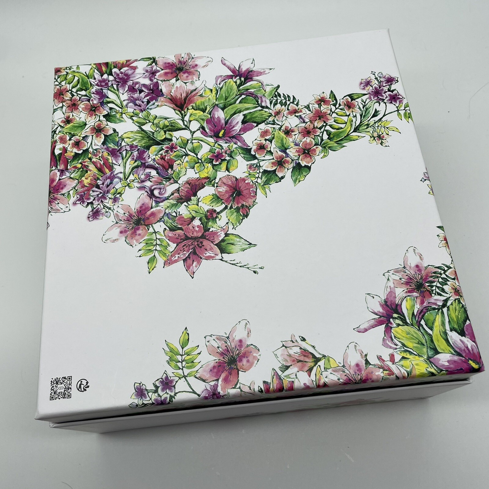 CHRISTIAN DIOR FLORAL GIFT BOX L 8in W 4in D 4in H 8in-NEW IN PACKING L