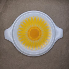 Daisy By Pyrex Round Casserole Lid 25-C White W/Daisy Handles Vintage 1968-1973