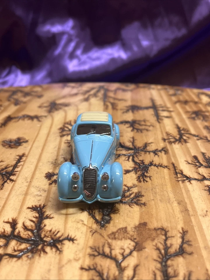 Minichamps escala 1/43 1938 Alfa Romeo 8C 2900 B Lungo azul claro Foto 2 de 4