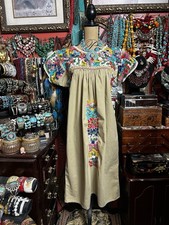 1970s VERY PRETTY MEXICAN OAXACAN KHAKI BIEGE MULTI COLOR EMBROIDERY DRESS M/L