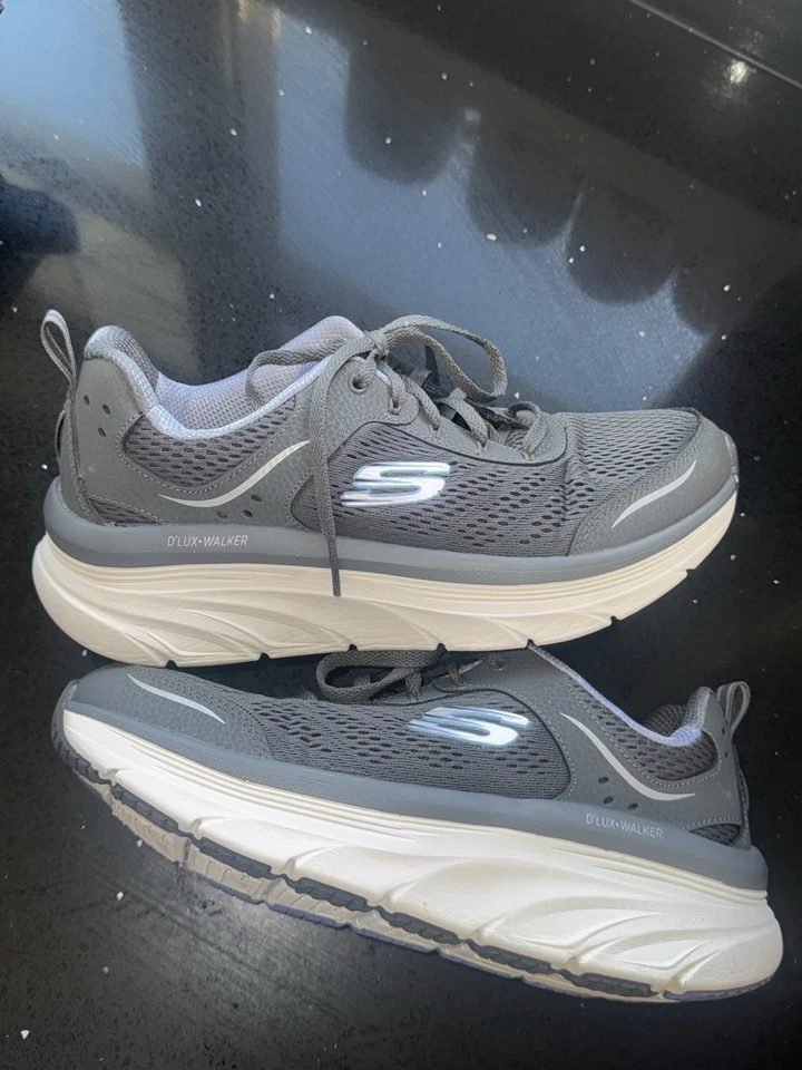 Zapatos Skechers D'LUX Walker en beige.Cuenta con parte superior de cuero y textil.Mem Flan Foto 2 de 4