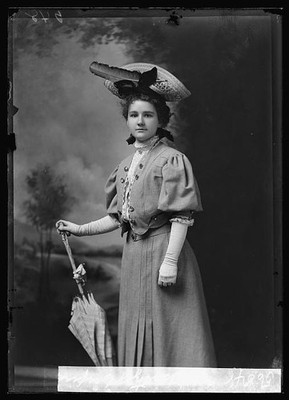 Photo:Leesnitzer E Portrait Woman Hat Umbrella c1905 1906