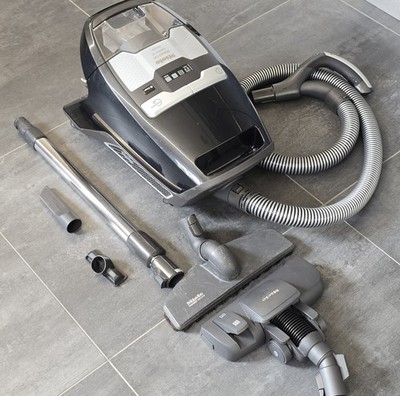Miele Blizzard CX1 Comfort Bodenstaubsauger Beutellos Parkett Fernbedienung