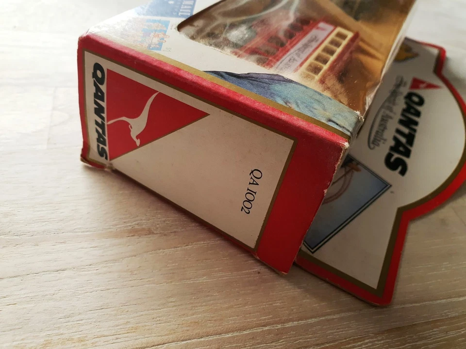 LLedo QANTAS Cargo Handling Truck and Spirit of Australia Bus Set boxed - image 4 of 4