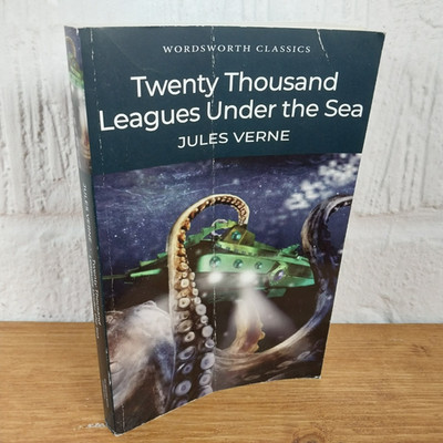 Twenty Thousand Leagues under the Sea by Jules Verne and Keith Carabine (1998, 