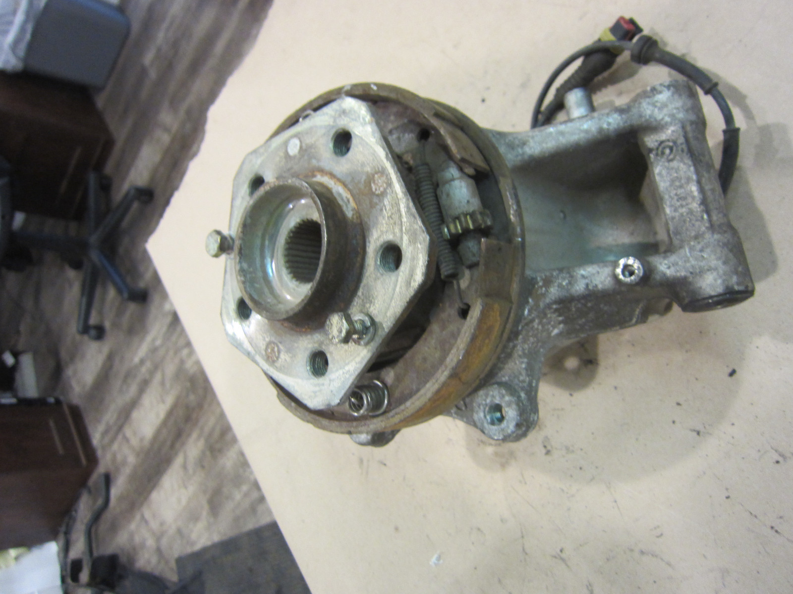 Maserati 4200 - RH Rear Hub Holder - Knuckel - W/Bearing - P/N 189334