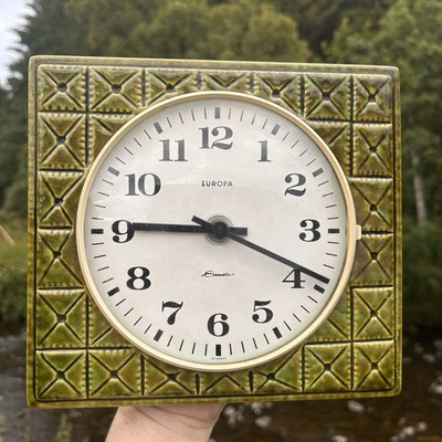Vintage Europa Clamatic Keramik Wanduhr West Germany Grün Retro MCM 70er Fliese