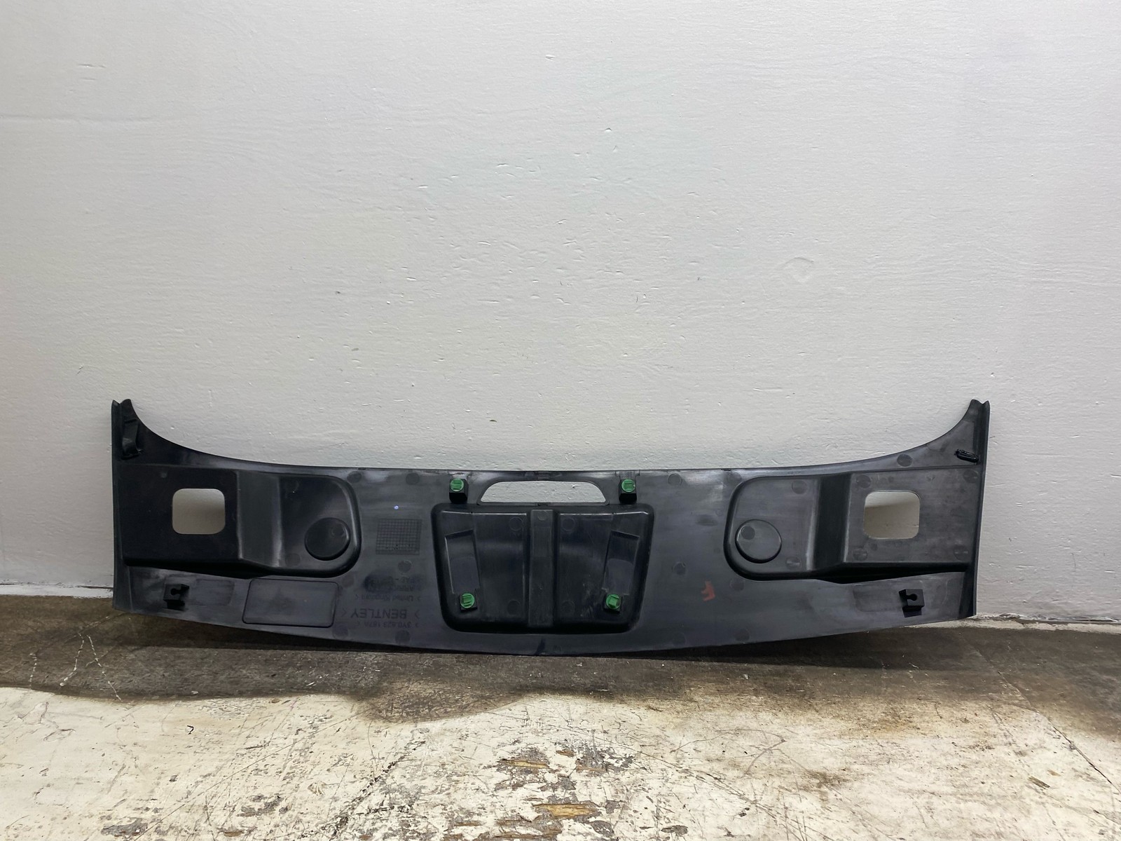 2010-2020 BENTLEY MULSANNE FRONT RADIATOR HOOD BONNET LATCH LOCK PANEL 3Y0823187
