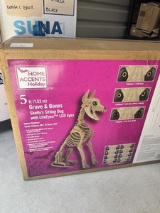 BRAND NEW Grave & Bones 5 Ft Skelly's Sitting Dog with LifeEyes LCD Eyes