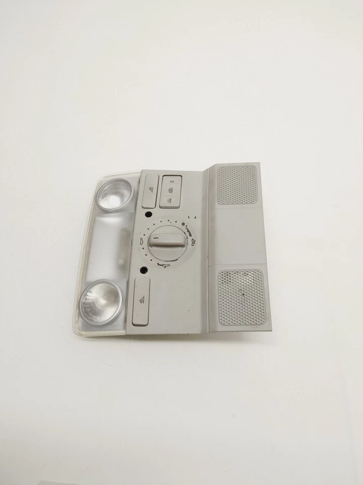 Conjunto de lámpara domo delantero Volkswagen Passat 2007 1K0-947-133 Foto 4 de 4