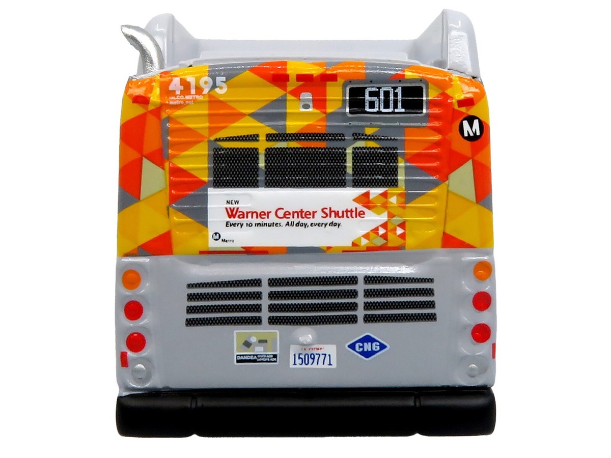 NEW FLYER XCELSIOR XN40 BUS LA METRO WARNER CENTER 1/87 ICONIC