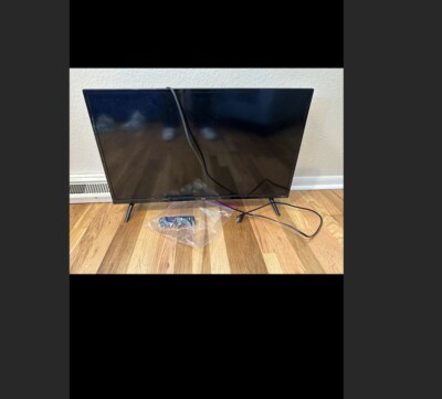 Used Roku - 32'' Class Select Series HD Smart RokuTV, in good condition 