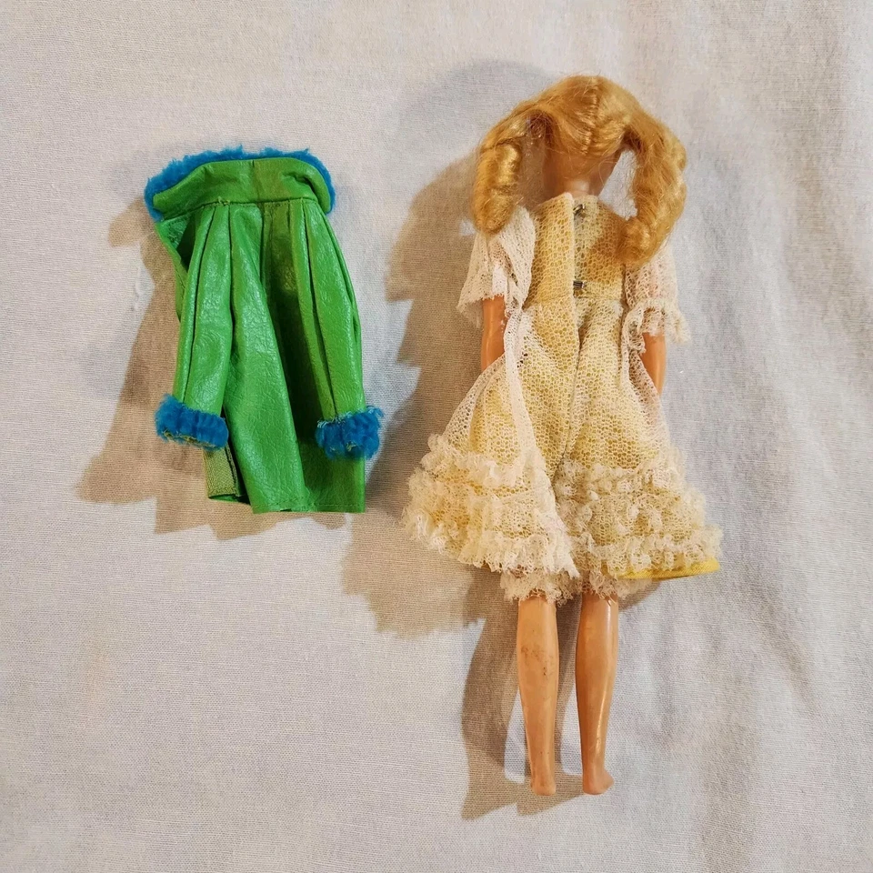 Barbie Twist 'N Turn 1969 Muñeca Patrón Cabello Rubio Salchicha Rizos 1963 Chaqueta Foto 2 de 4