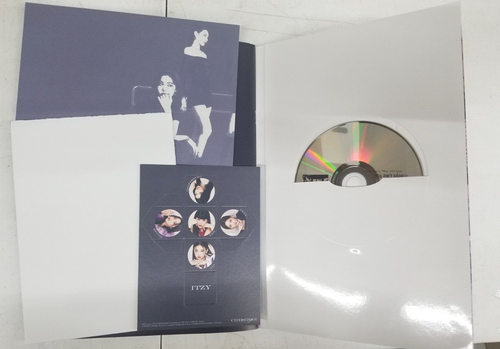 ITZY - Cheshire: Version A, B and C - Picture 2 of 5