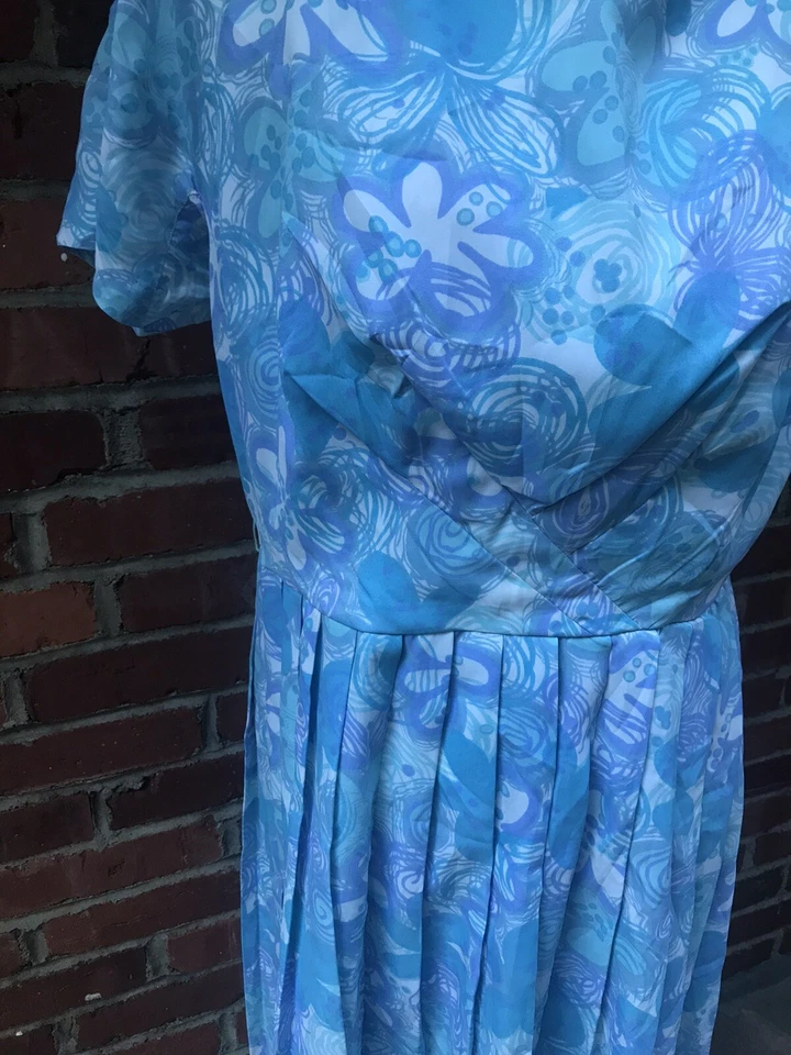 Vestido de día vintage años 60 azul floral cóctel plisado fiesta talla 18,5 seda calce acampanado Foto 3 de 4