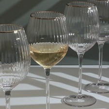 G DecorSet of 4 Subtle Textured Ribbed Wine Glasses with Silver Rim