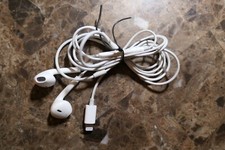 Genuine Apple Wired Lightning Adapter Cable Plug Earbuds Headphones, White