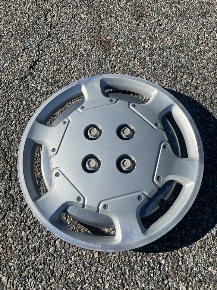 Один подлинный болт серии Saturn S 1991–1999 годов на крышке колеса колпака колеса 14 дюймов - Изображение 2 из 4