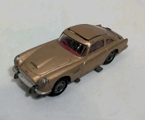 JAMES BOND'S ASTON MARTIN DB5. GOLDFINGER. VINTAGE CORGI TOYS 1965