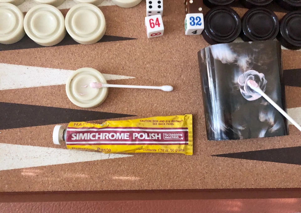 Vintage 30 Backgammon Checkers 15 White 15 Brown Cork Board Crisloid Dice Cups - Image 2 of 4