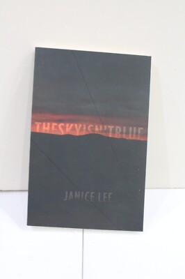 The Sky Isn't Blue by Janice Lee (2016, Trade Paperback)