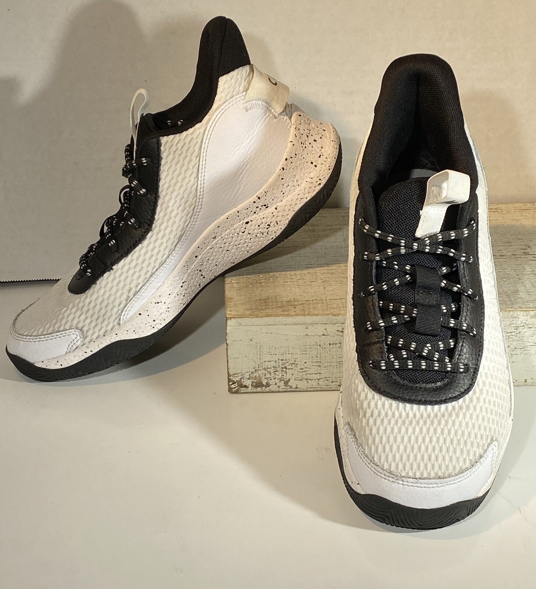 ? Under Armour CURRY 3Z7 Basketball Shoes 3026622-101 White  display picture 3