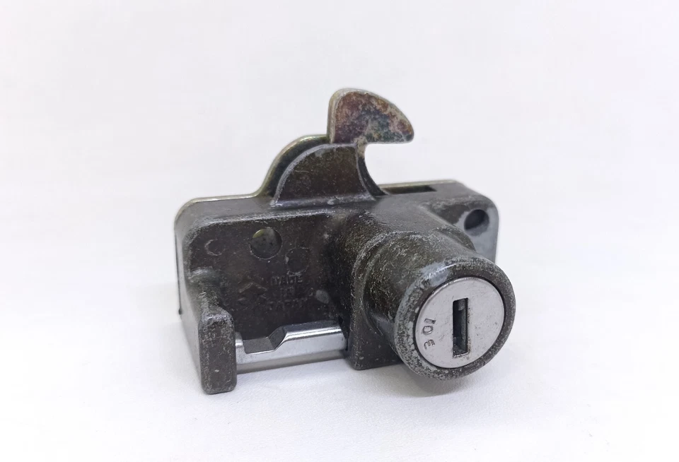 NOS Seat Lock Helmet Suzuki GT185 GT380 GT750 GT550 Japan - Image 3 of 4