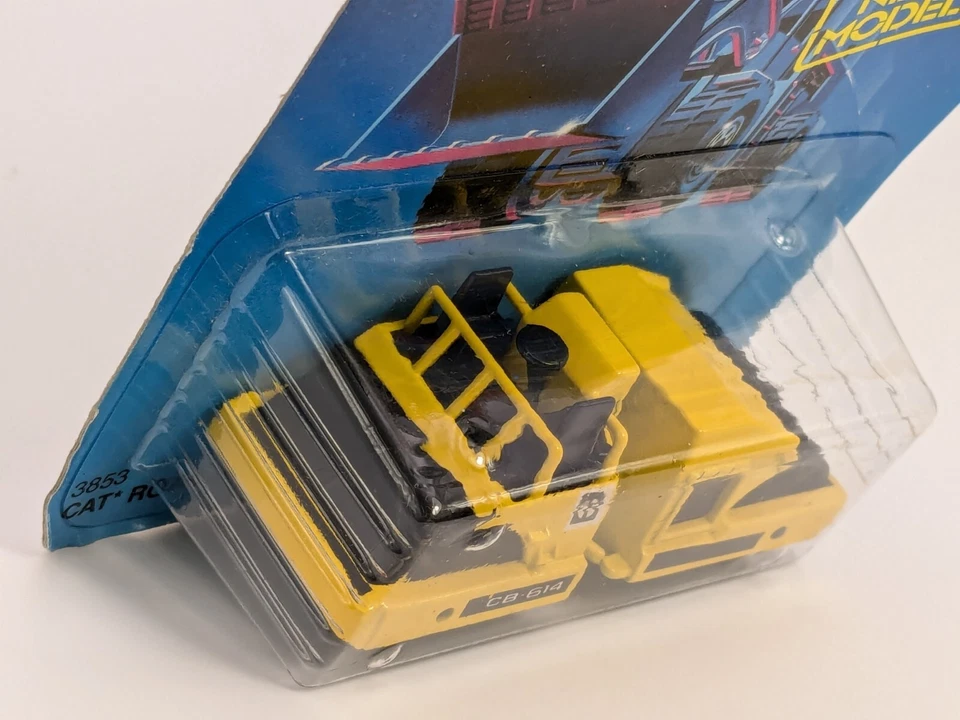 Vintage 1986 Hot Wheels CAT Road Roller w/CB614 & 5 Bars #3853 Workhorses 1/64 - Image 4 of 4