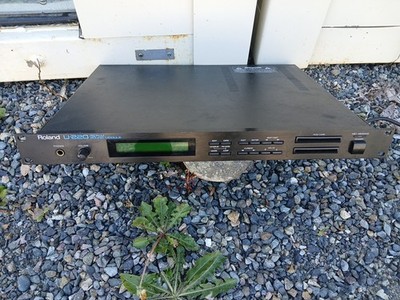 Roland U-220 RS-PCM Sound Module Rack Synthesizer