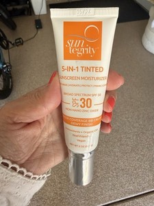 Suntegrity 5-in-1 Tinted Sunscreen Moisturizer SPF 30 Light 2 oz BB Cream