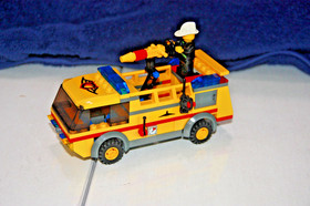 LEGO City #7891 Airport Fire Truck 100% Complete w/ Instruction & Minifigure