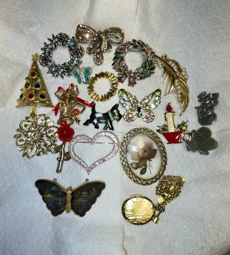 New ListingVintage Jewelry Scrap Lot 18 Pieces Unmarked Unknown Estate/costume/cosmetic R21