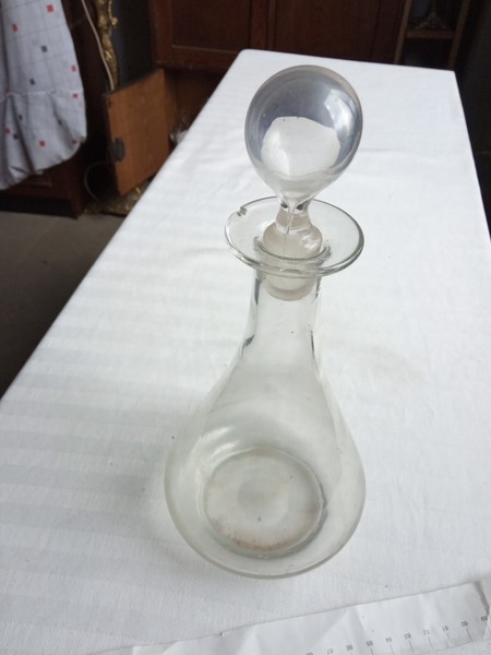Botella licorera antigua