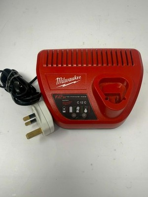 Milwaukee C12C Akku Ladegerät