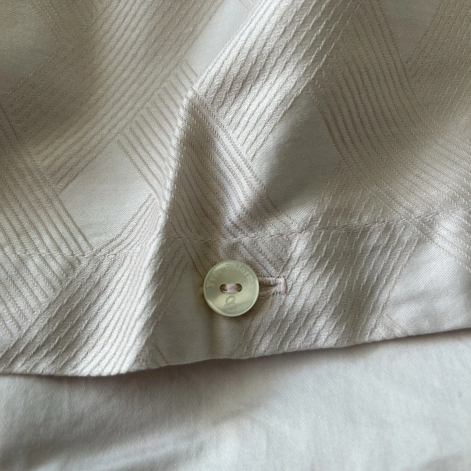 Yves Delorme Paris Pink Queen Size Duvet Cover Diamond Pattern 2 Standard Cases - Image 4 of 4